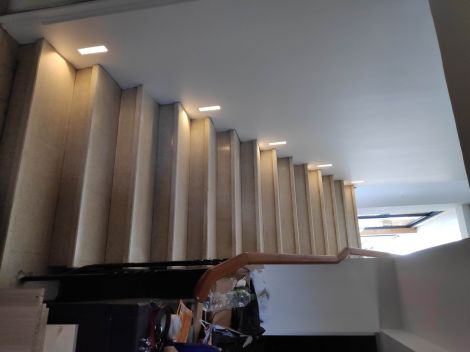 Éclairages encastrés en plâtre pour montée d'escalier