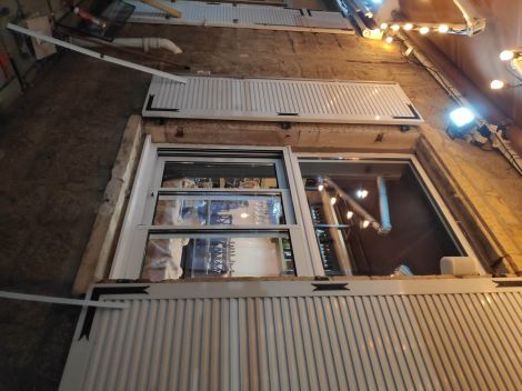 Instalation Fenêtre en dépose total dans un restaurant à Oullins