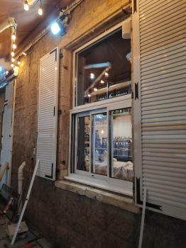 Instalation Fenêtre en dépose total dans un restaurant à Oullins