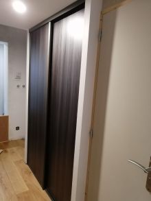 Pose de portes de placard sur mesure par Multilogis Ecoenergie