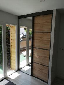 Pose de portes de placard sur mesure par Multilogis Ecoenergie